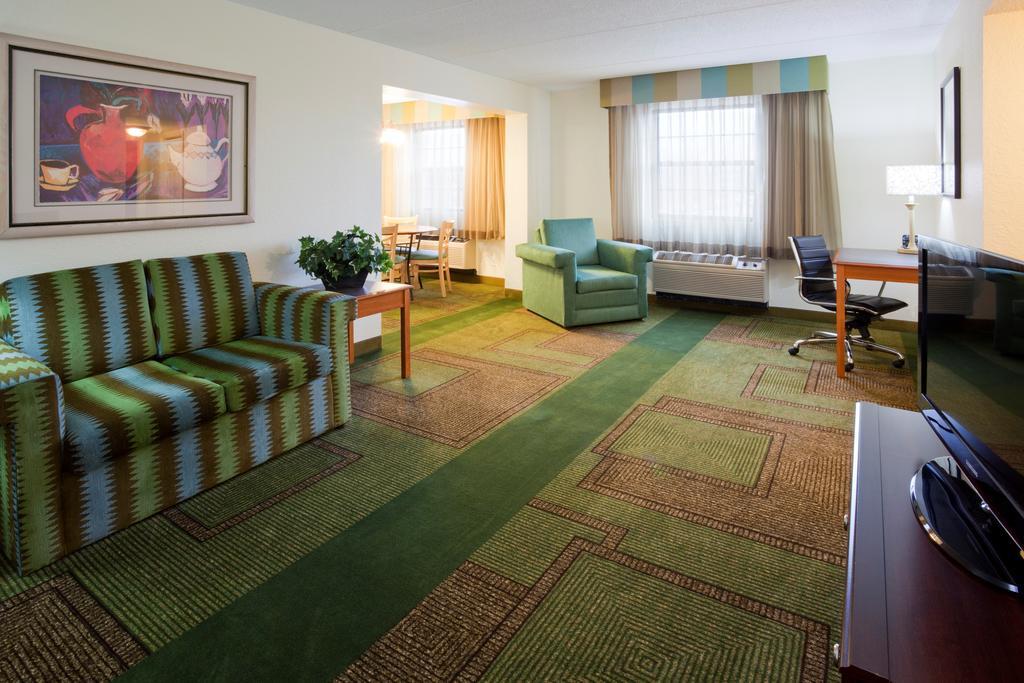 La Quinta Inn Chicago Oakbrook Terrace Buitenkant foto