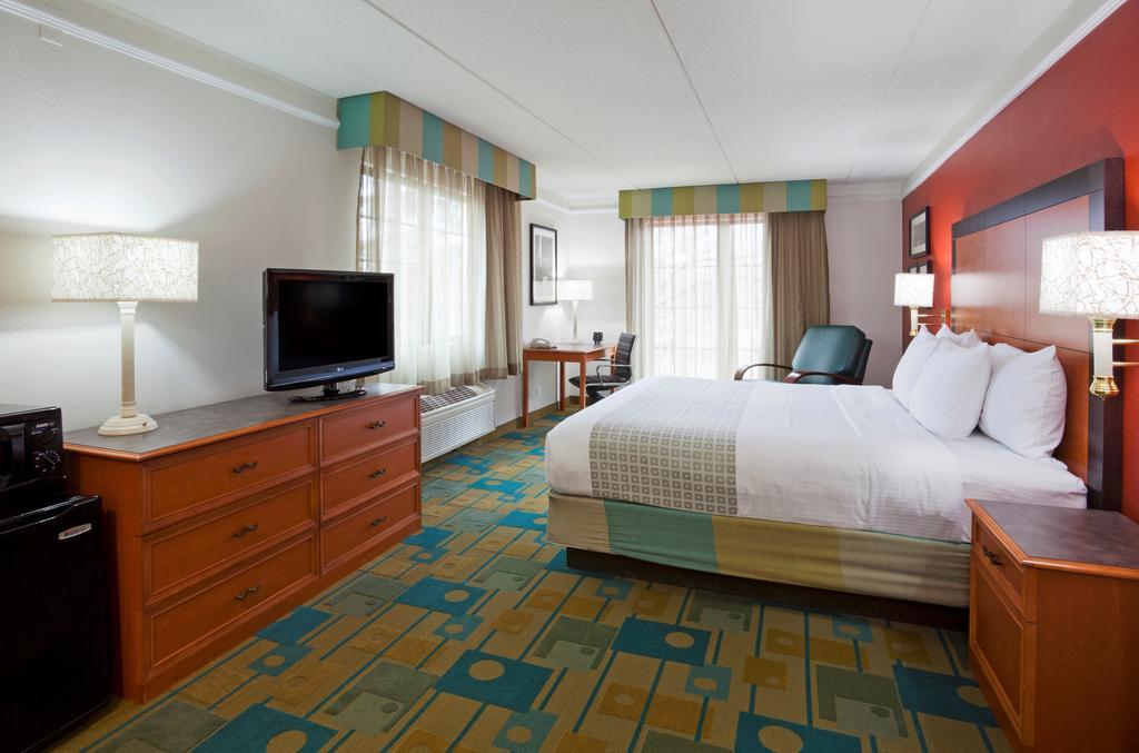 La Quinta Inn Chicago Oakbrook Terrace Buitenkant foto
